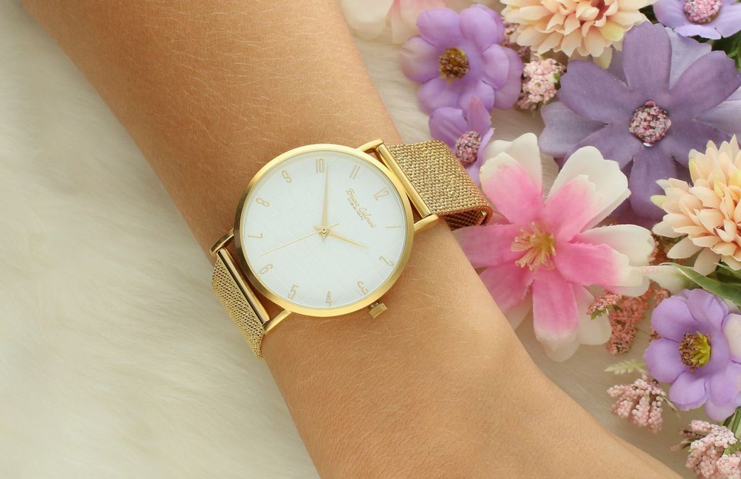 Zegarek damski na bransolecie mesh z cyframi Bruno Calvani BC90550 Gold Zegarek na prezent dla kobiety. Damski zegarek z cyferkami. Damski tani zegarek w złotym kolorze..jpg